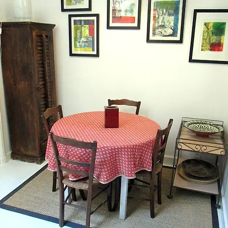 Sainte Croix Apartment Paris